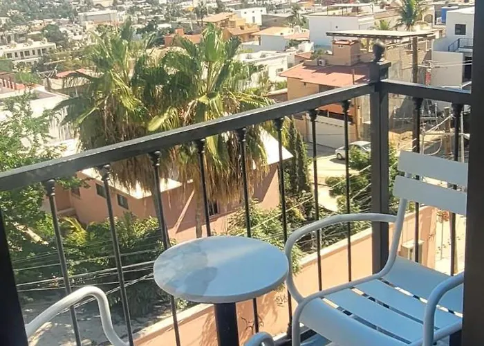 Ocaso Haus - King Penthouse Retreat Apartment